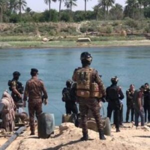 Ramadi11-770x350-1 متطوعون في الأنبار يعالجون التدهور البيئي لنهر الفرات